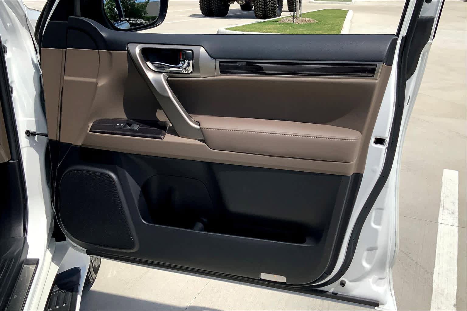 Used 2020 Lexus GX 460 Premium w/ Premium Package AWD/4WD image 23