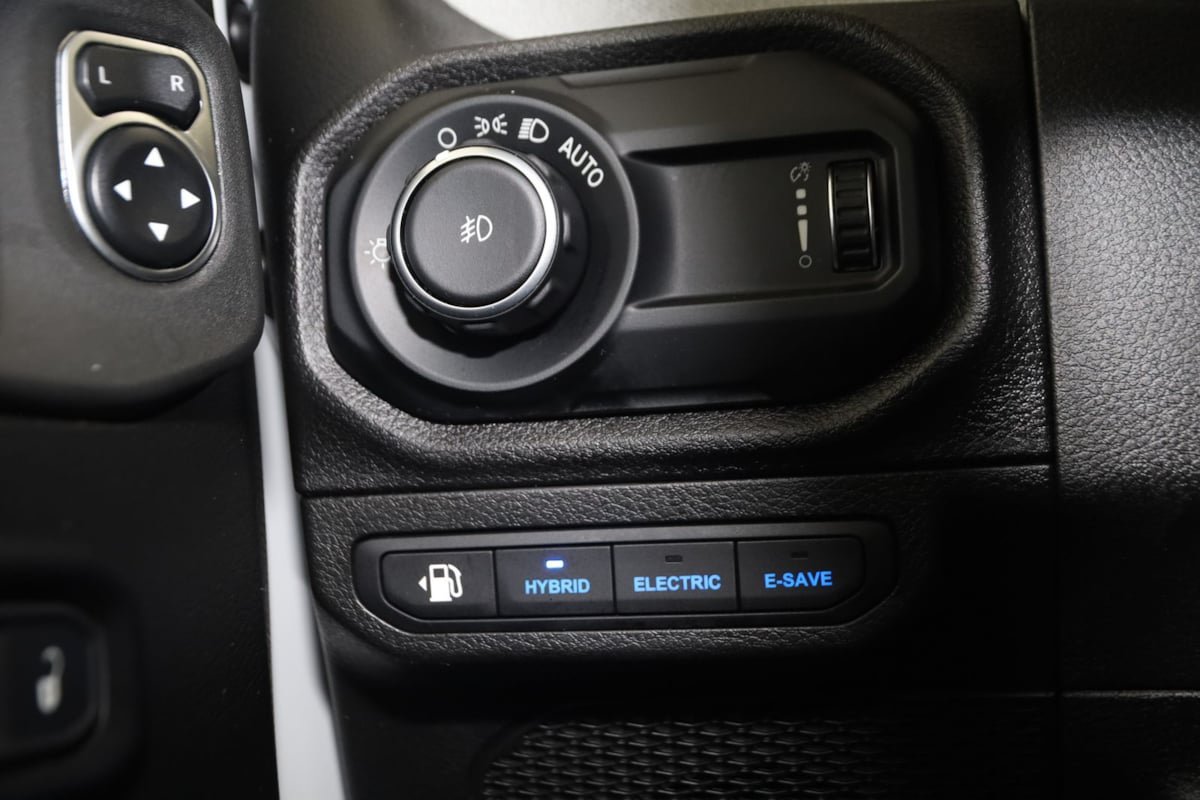 Used 2024 Jeep Wrangler Unlimited w/ Convenience Group AWD/4WD image 26