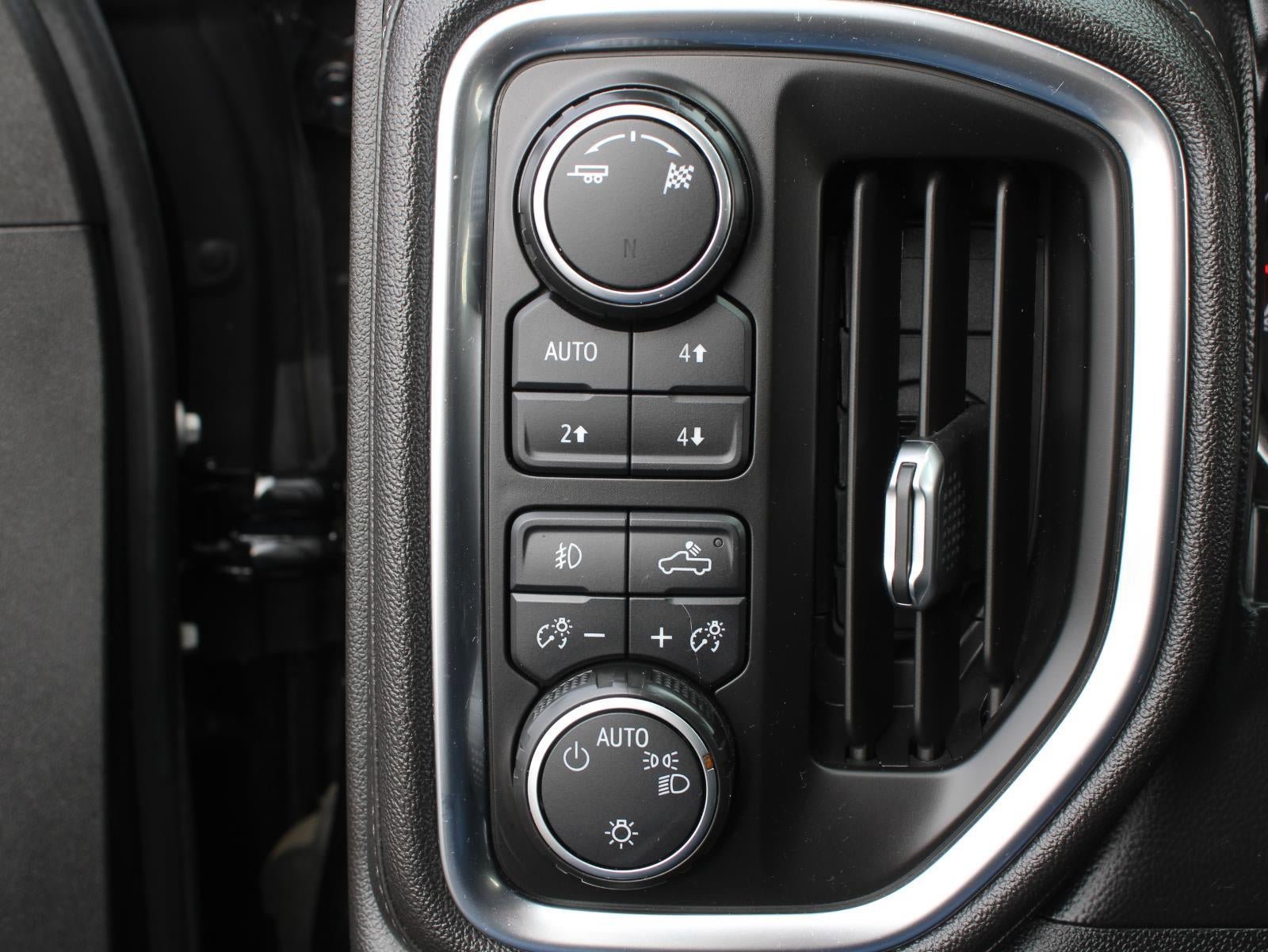 Used 2019 Chevrolet Silverado 1500 LT Trail Boss AWD/4WD image 9