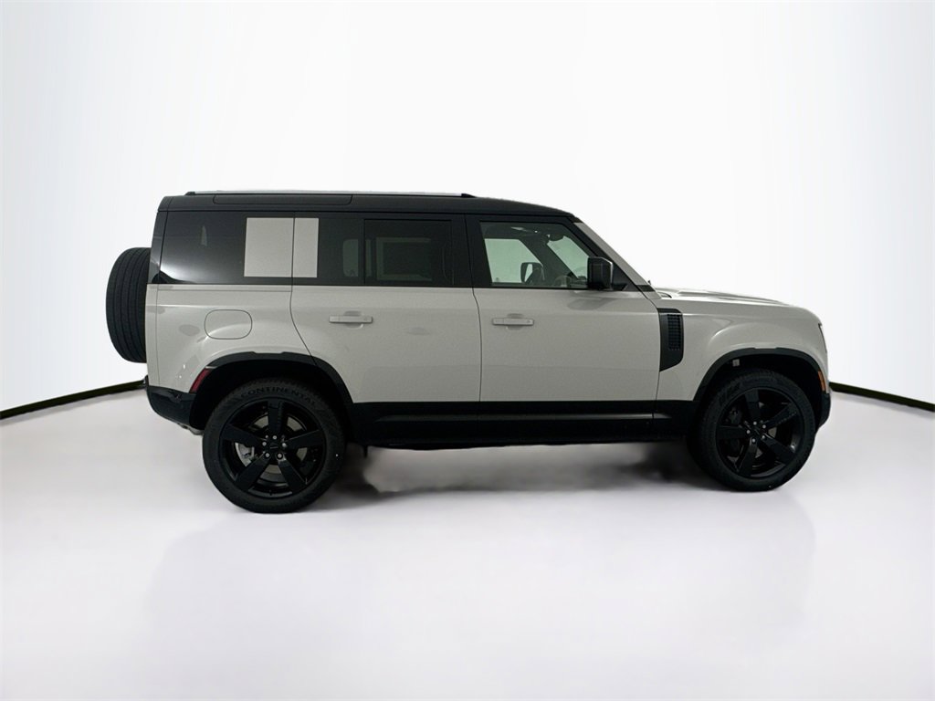 New 2026 Land Rover Defender 110 X-Dynamic SE image 4
