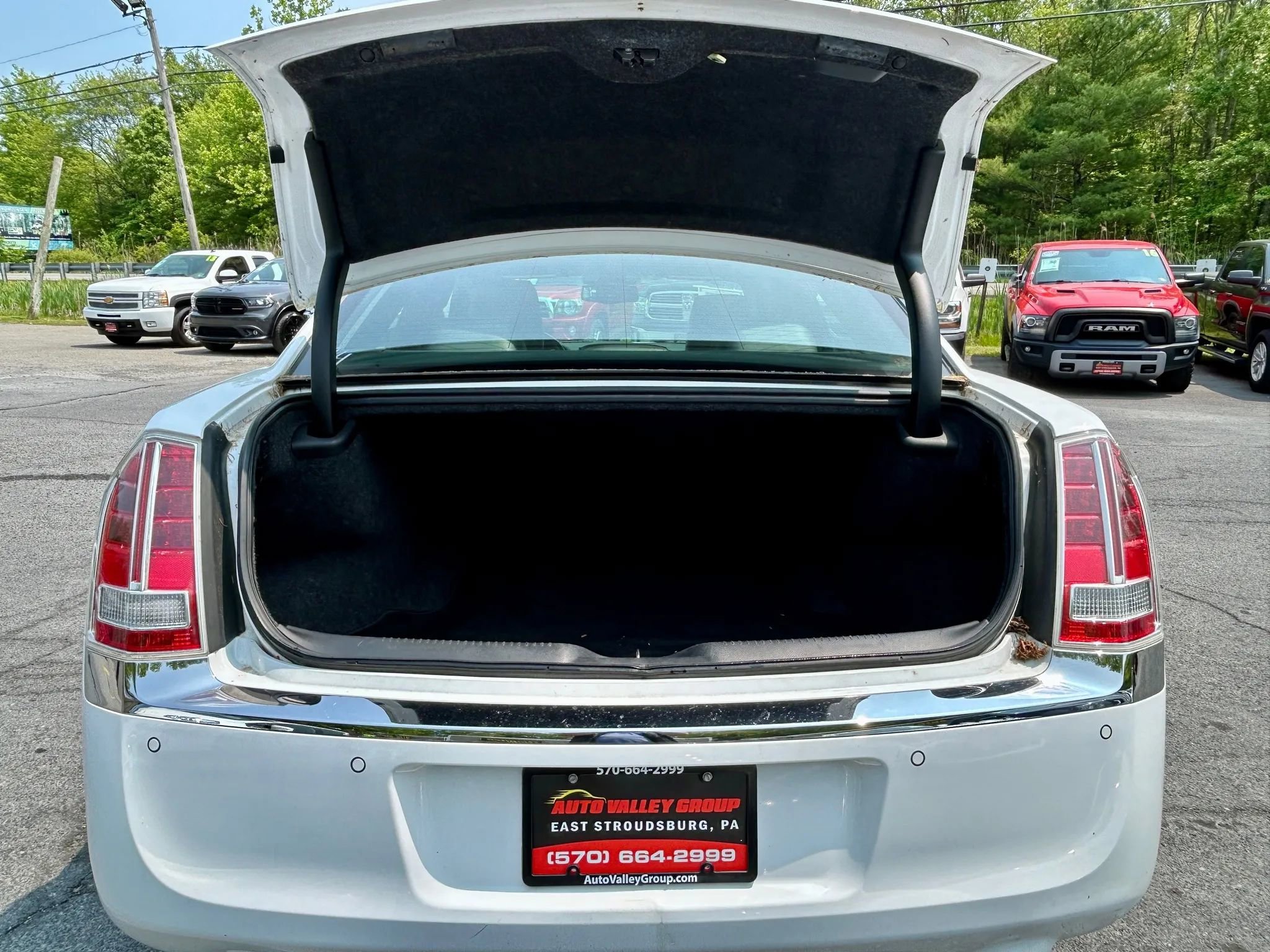 Used 2014 Chrysler 300 C w/ Light Group image 15