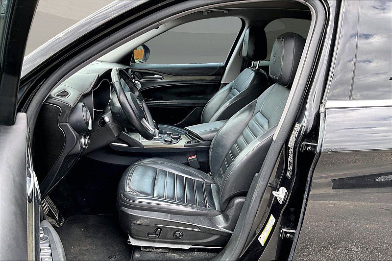 Used 2019 Alfa Romeo Stelvio Ti Lusso w/ Quick Order Package 22X Lusso image 24