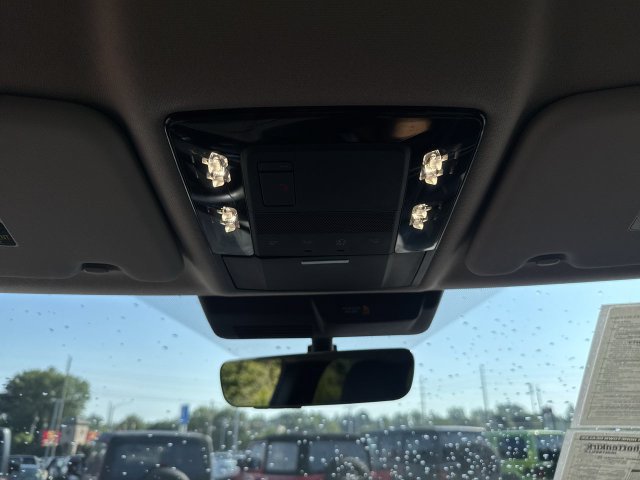 Used 2025 Mitsubishi Outlander SE FWD image 24