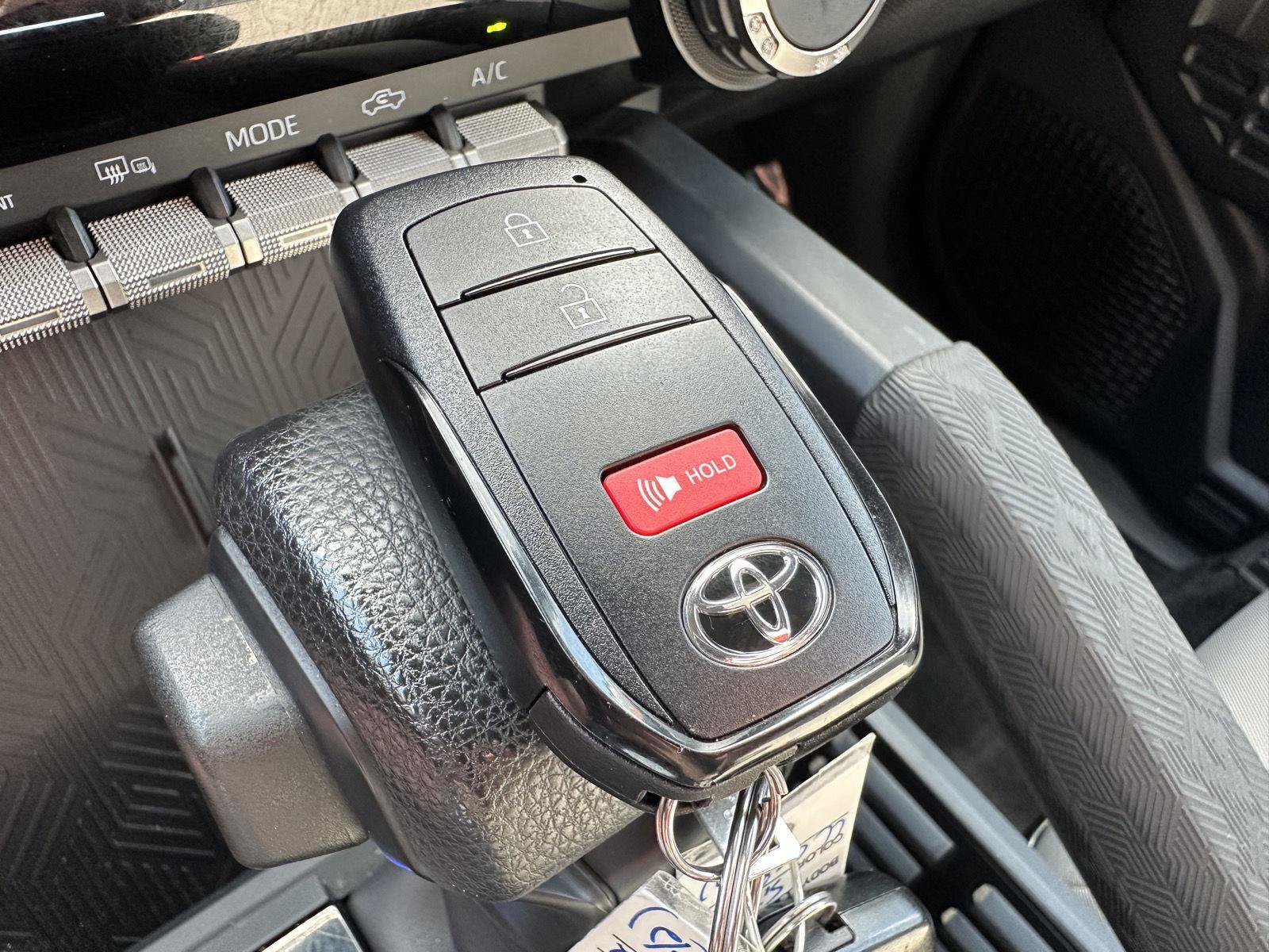 Used 2024 Toyota Tacoma SR5 AWD/4WD image 29
