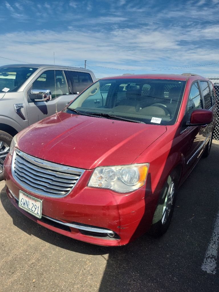 Used 2012 Chrysler Town & Country Touring w/ Entertainment Group #1 FWD image 4
