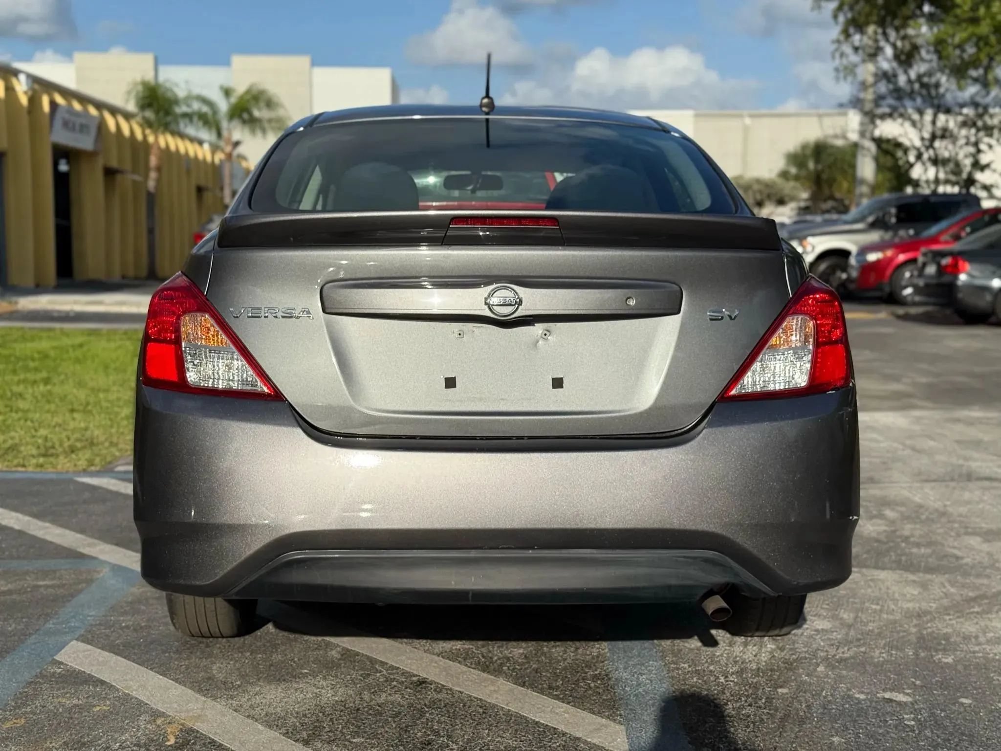 Used 2018 Nissan Versa SV FWD image 9