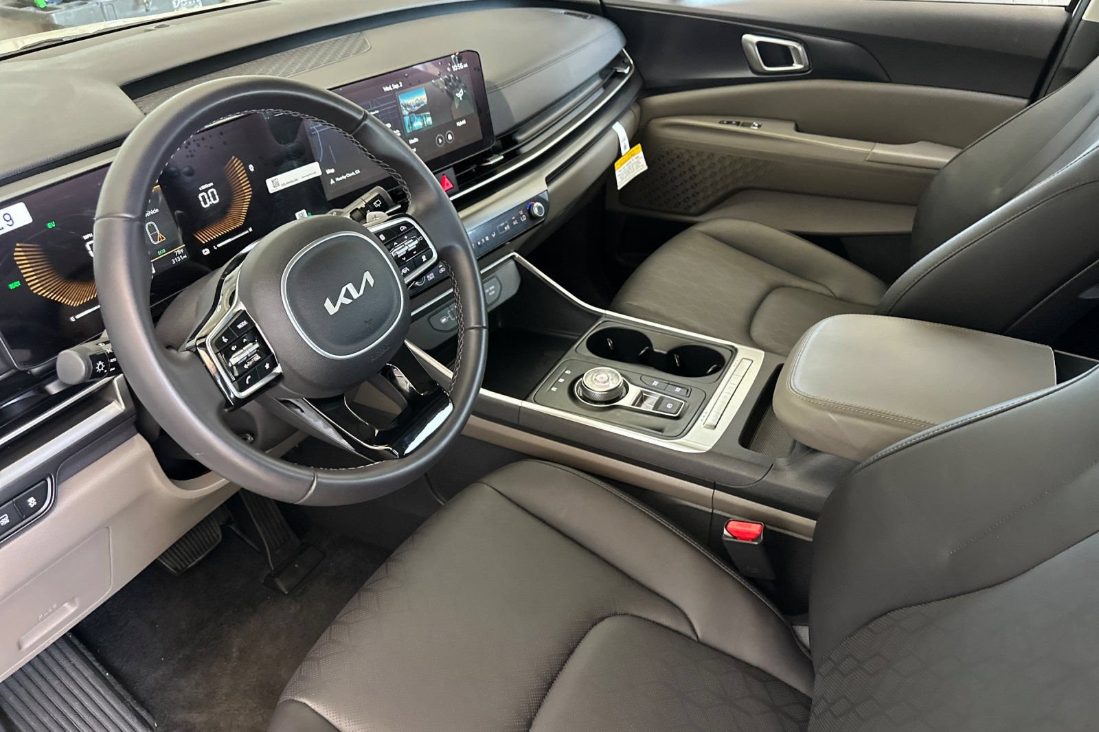 Used 2026 Kia Carnival LXS FWD image 10