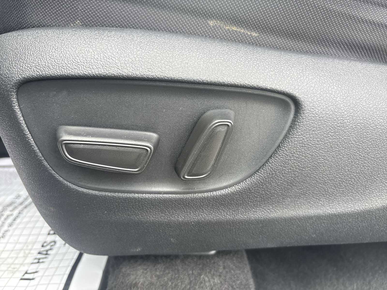 Used 2023 Toyota Highlander L image 14