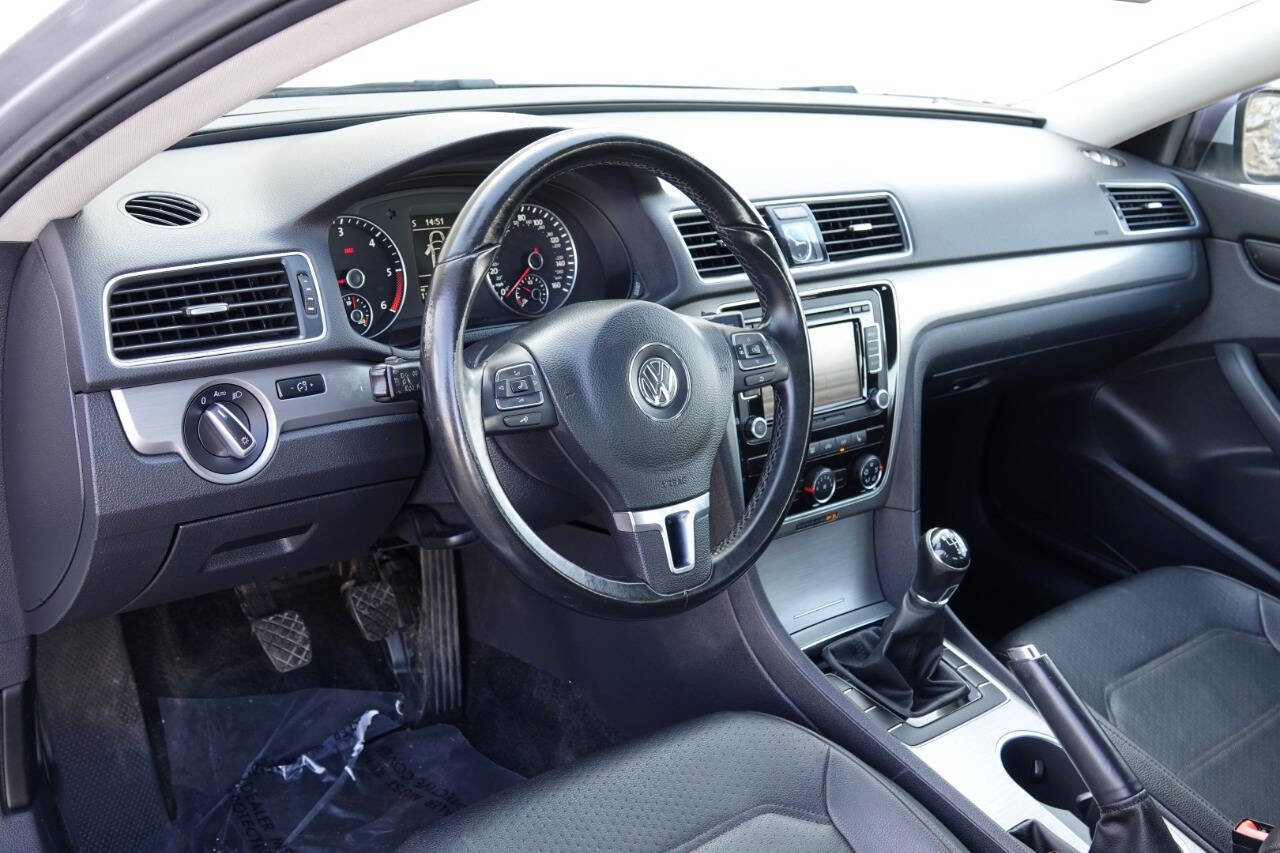 Used 2015 Volkswagen Passat TDI SE FWD image 46