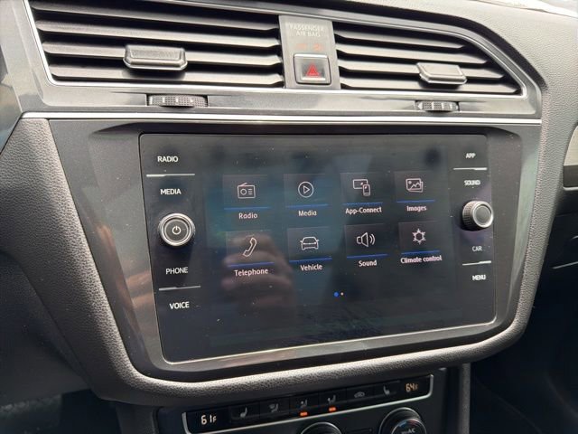 Used 2018 Volkswagen Tiguan SE w/ Panoramic Sunroof Package AWD/4WD image 19