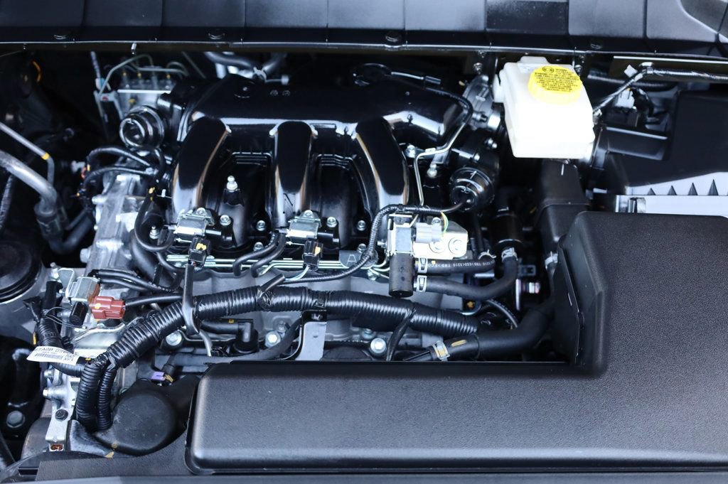 Used 2025 Nissan Pathfinder SV image 11