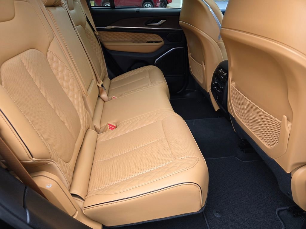 Used 2022 Jeep Grand Cherokee Summit w/ Adv Protech Group IV image 17