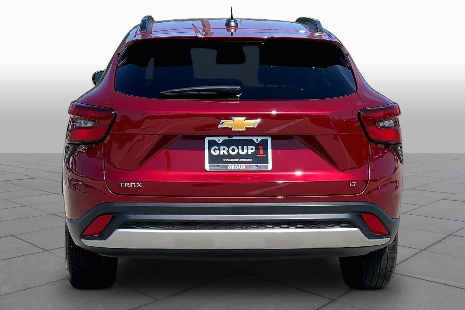 Used 2025 Chevrolet Trax LT FWD image 5