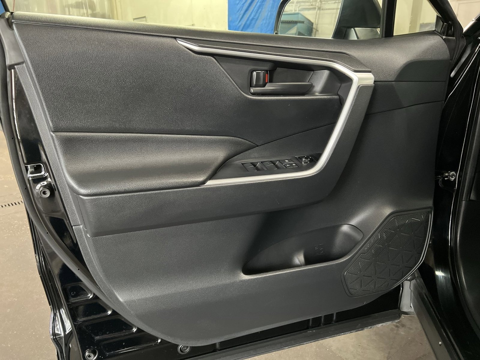 Used 2023 Toyota RAV4 LE image 14