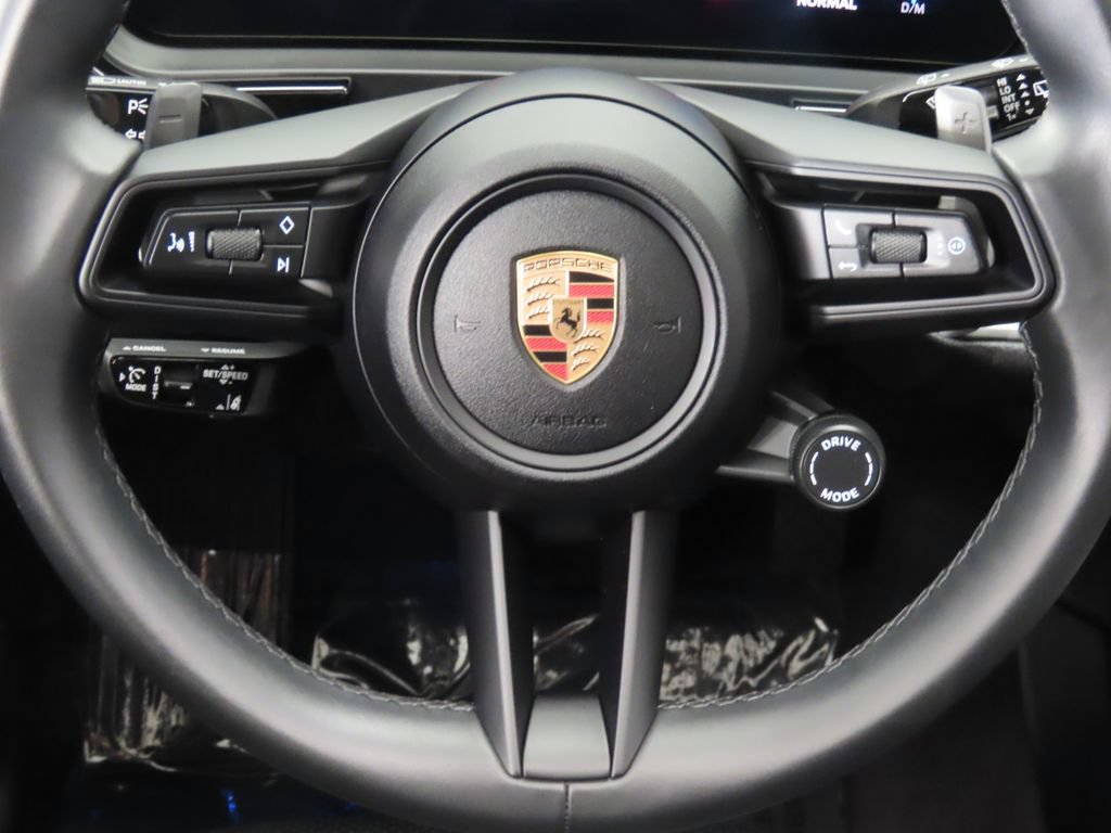Certified 2025 Porsche Cayenne AWD/4WD image 19