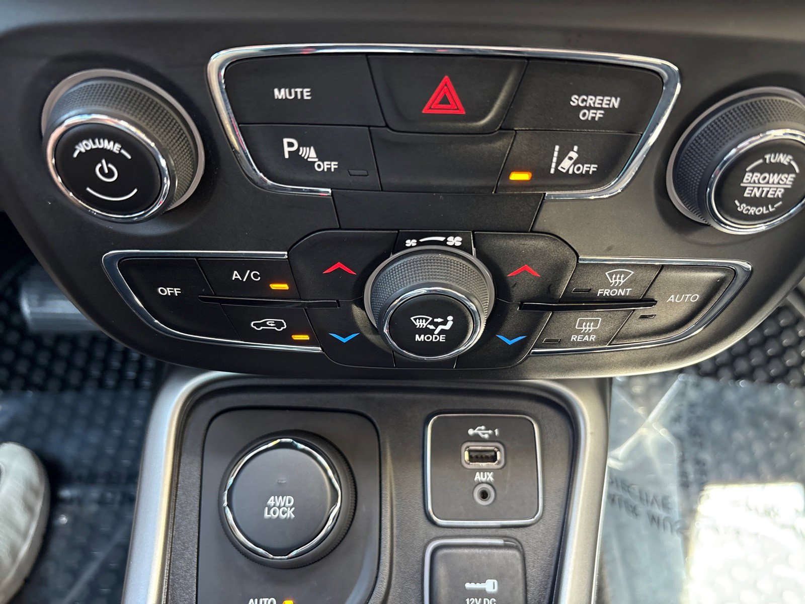 Used 2020 Jeep Compass Latitude image 19