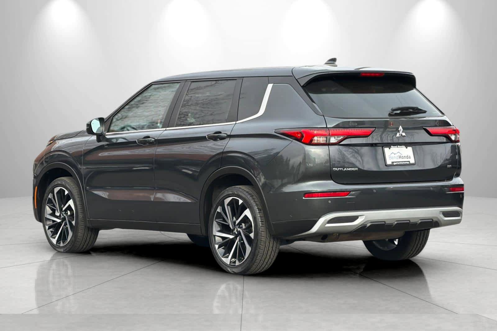 Used 2024 Mitsubishi Outlander SE image 6