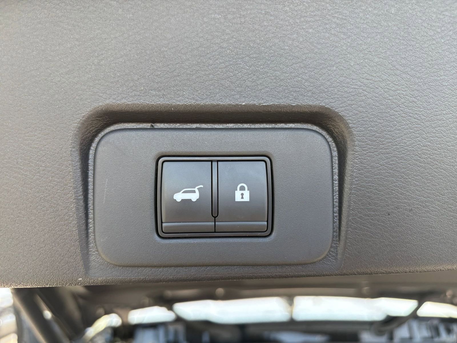 Used 2025 Nissan Rogue SV image 23