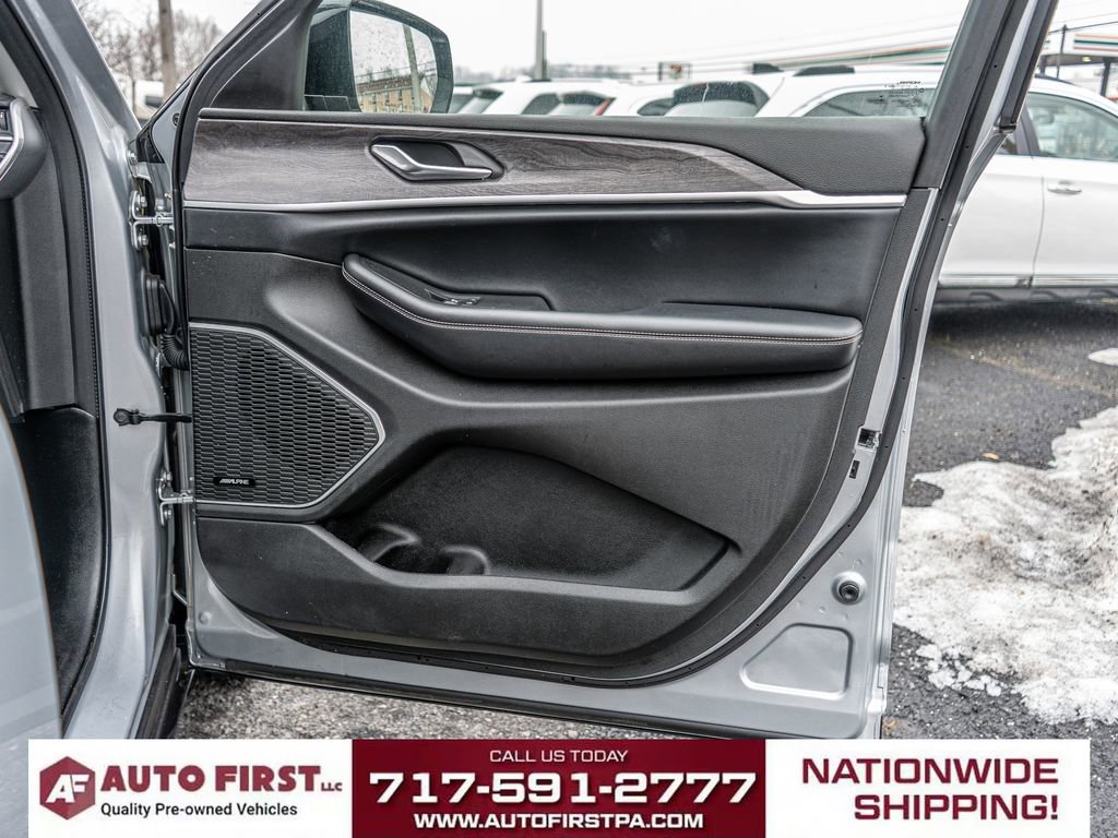 Used 2021 Jeep Grand Cherokee L Limited AWD/4WD image 16