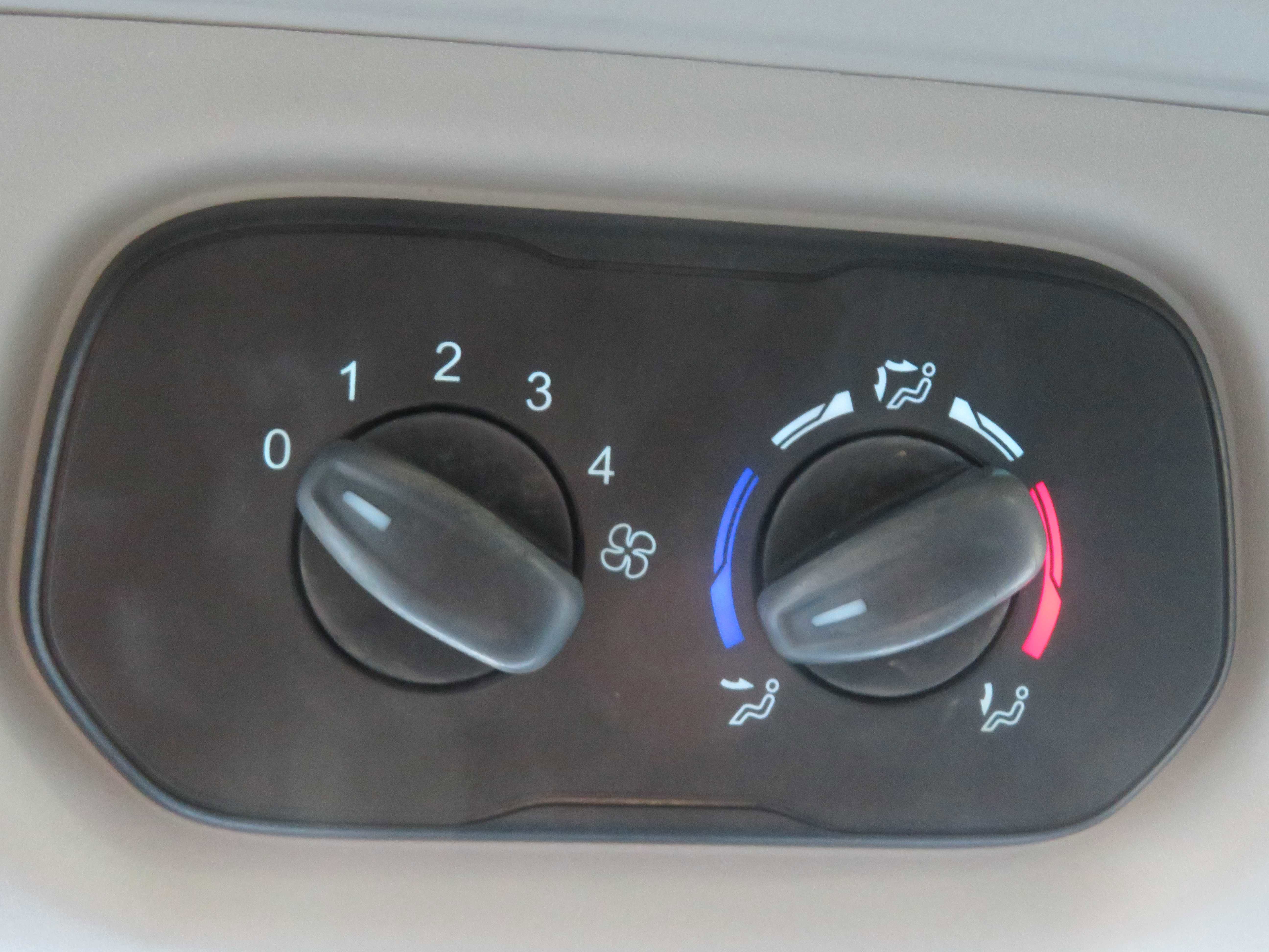 Used 2018 Ford Transit 150 XLT image 57