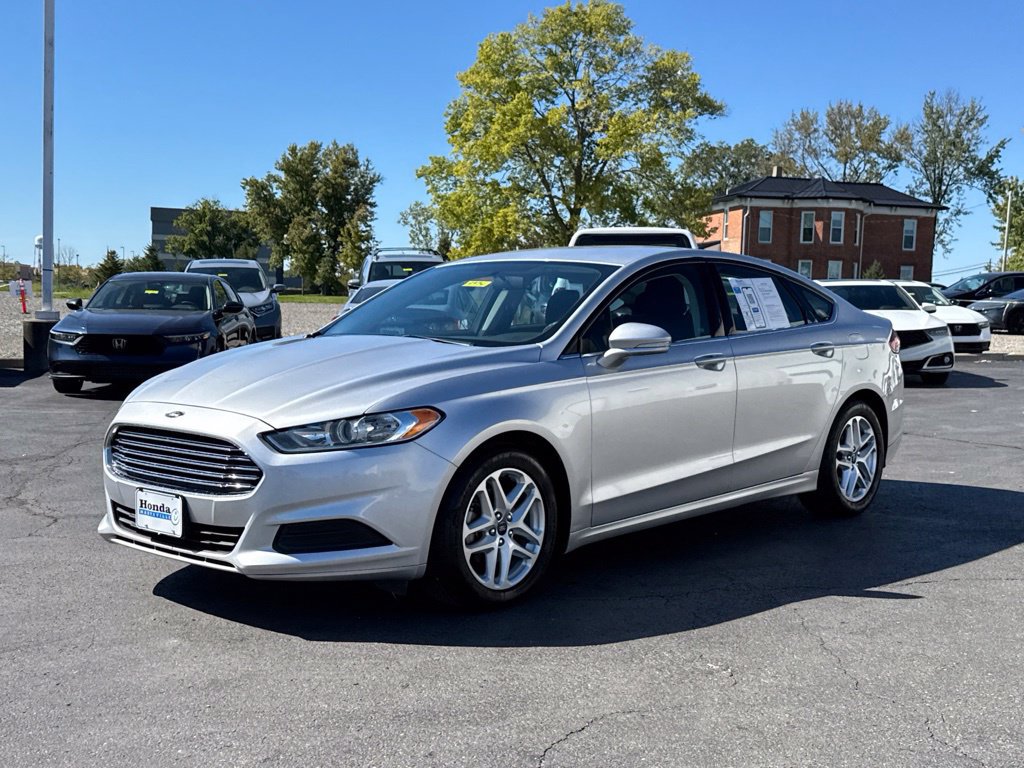 Used 2016 Ford Fusion SE FWD image 3