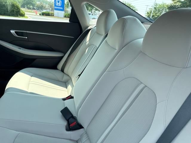 Used 2023 Hyundai Sonata SE w/ Preferred Accessory Package image 12