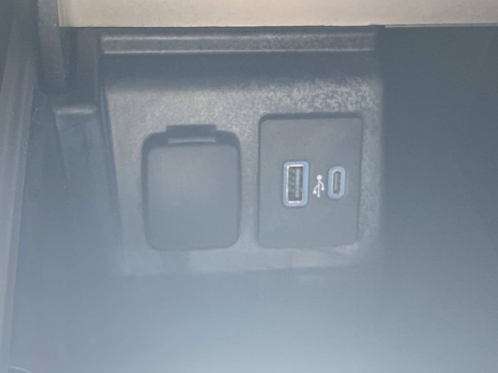 Used 2024 Ford Explorer XLT w/ Equipment Group 202A RWD image 29