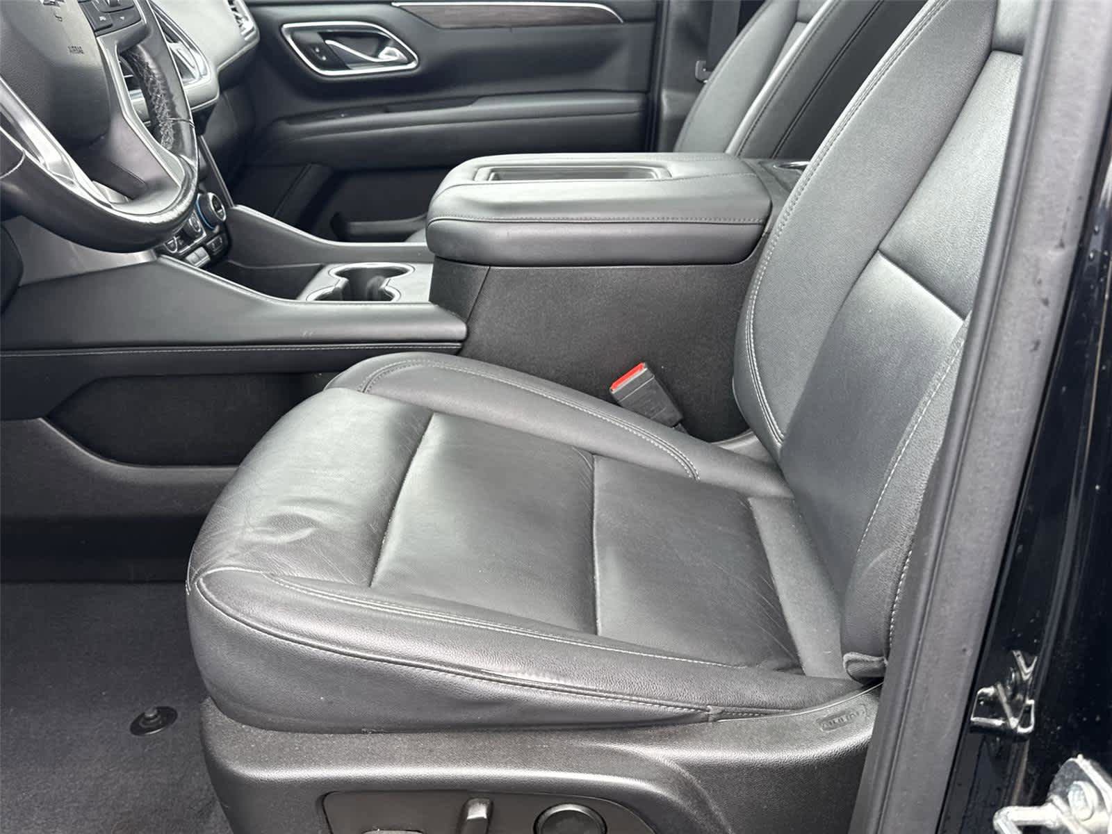 Used 2023 Chevrolet Suburban LT w/ Luxury Package AWD/4WD image 13