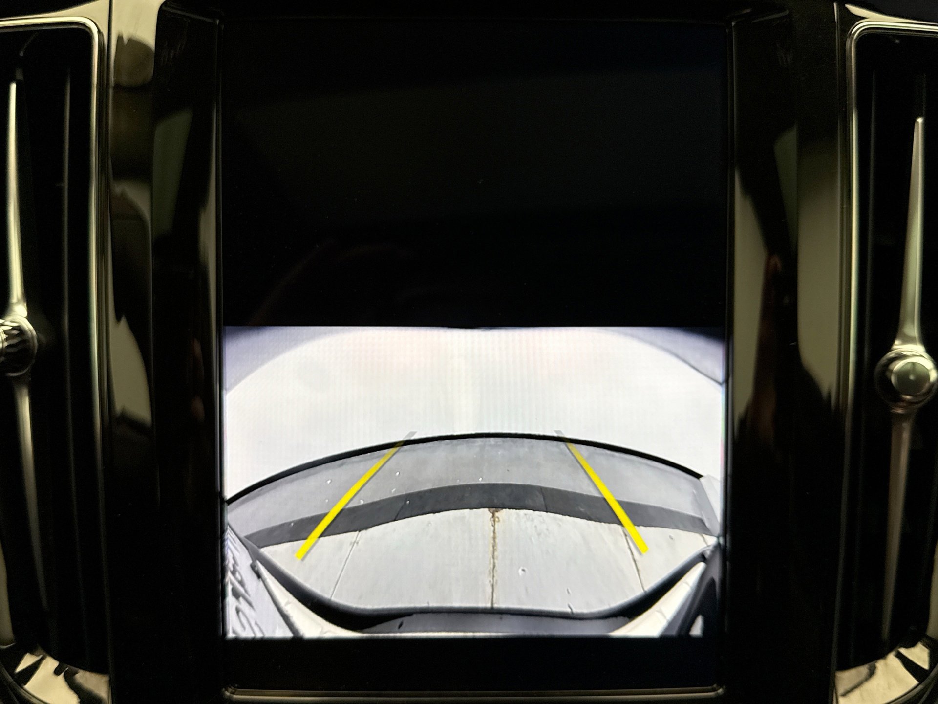 Used 2025 Volvo XC60 B5 Core image 16