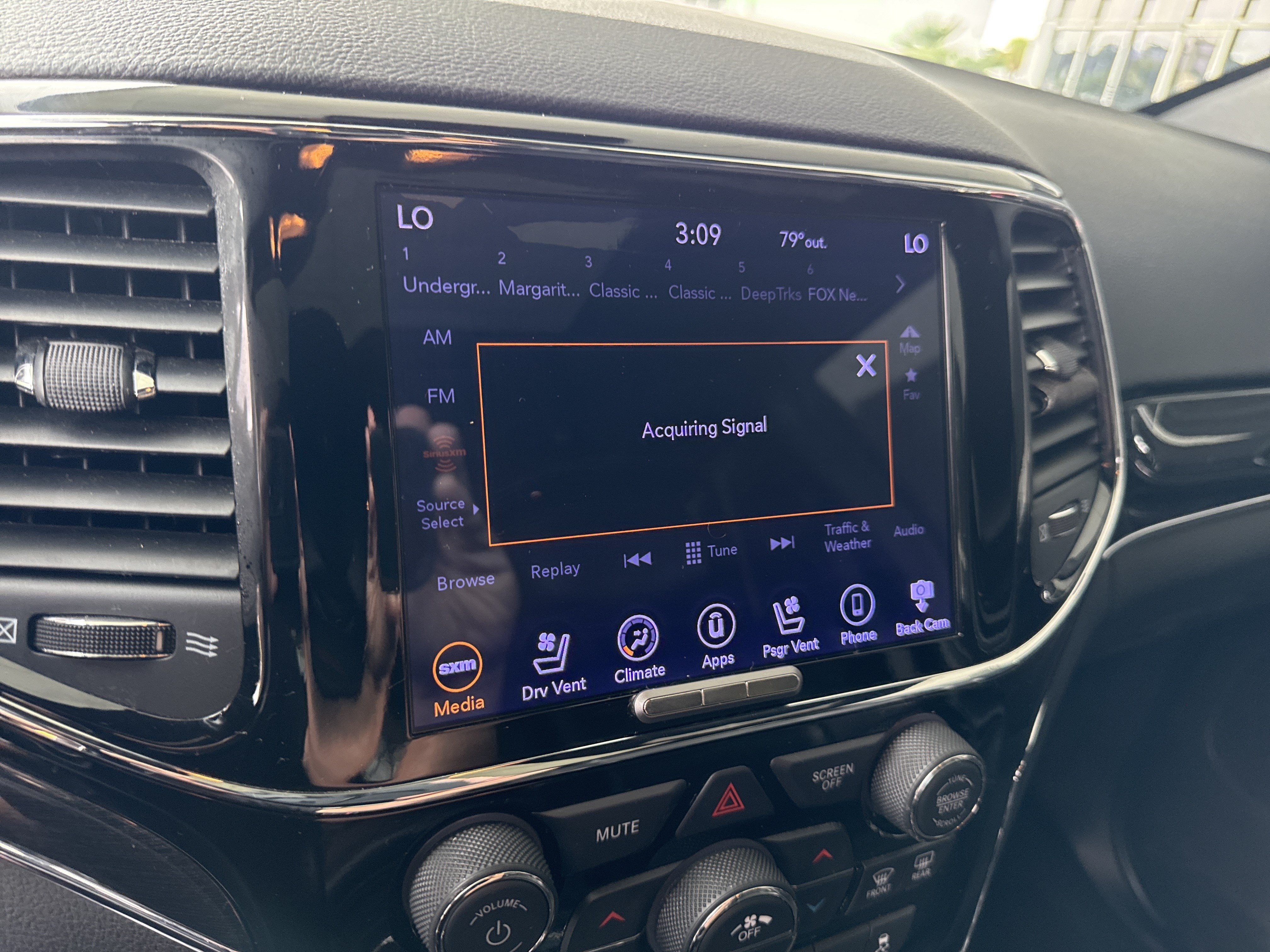 Used 2020 Jeep Grand Cherokee Trailhawk w/ Trailhawk Luxury Group AWD/4WD image 22