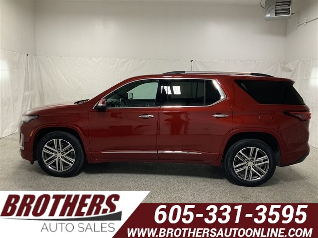 Used 2023 Chevrolet Traverse High Country image 1