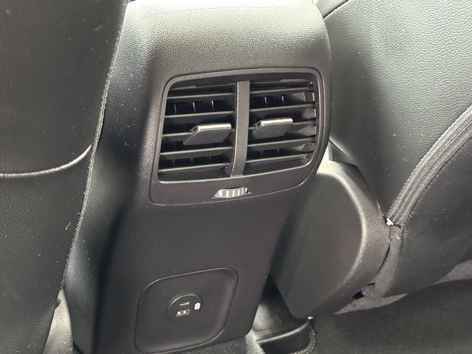 Used 2022 Ford Escape Titanium w/ Titanium Premium Package FWD image 12