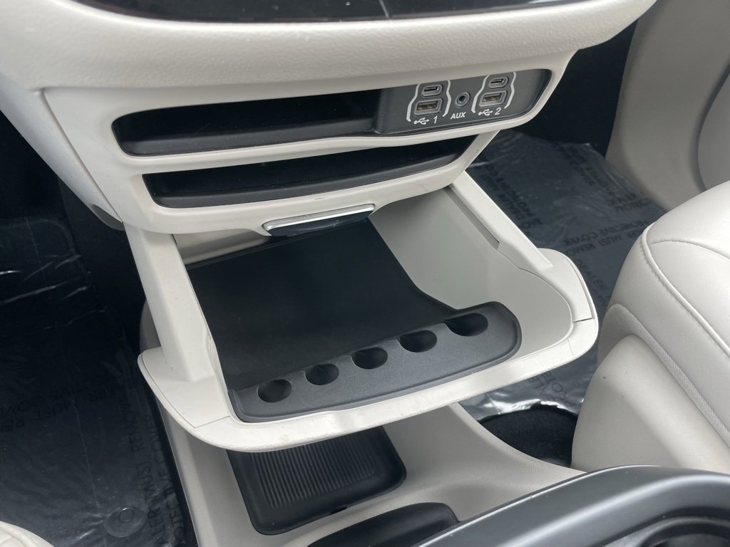 Used 2021 Chrysler Voyager Lxi image 15