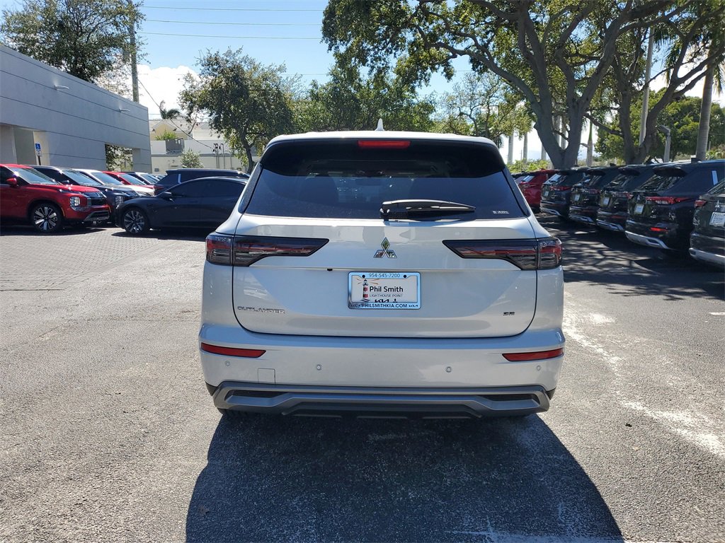 New 2025 Mitsubishi Outlander SE image 6
