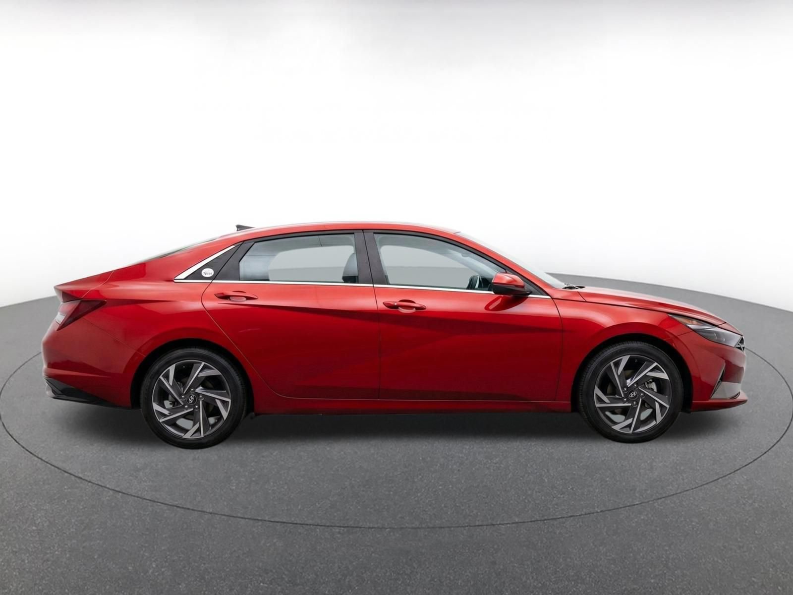 Used 2025 Hyundai Elantra Limited FWD image 9