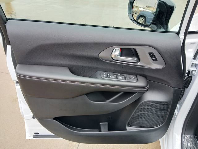 Used 2026 Chrysler Pacifica Select FWD image 11