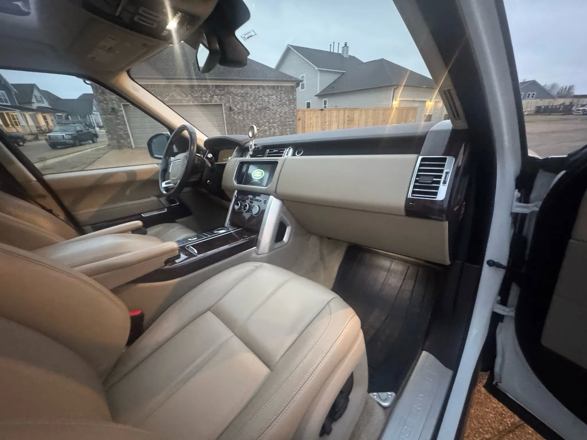 Used 2016 Land Rover Range Rover image 14