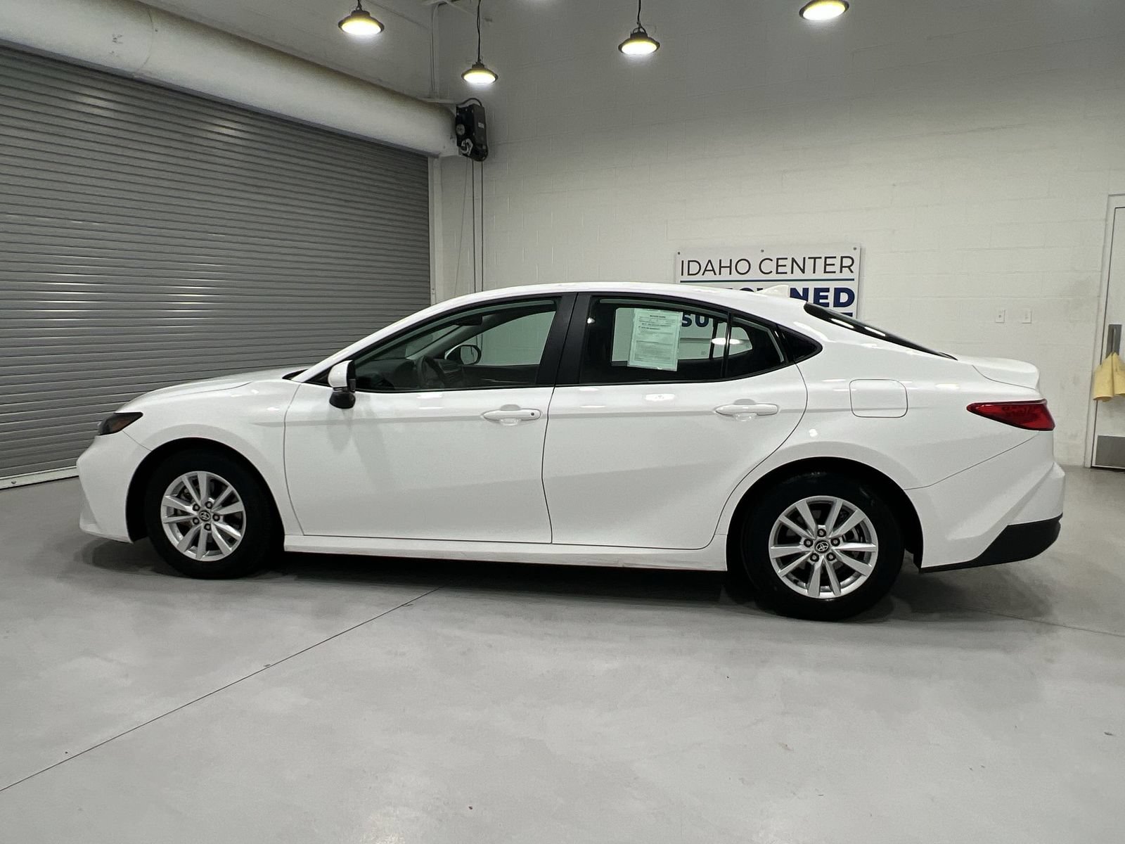 Used 2025 Toyota Camry LE FWD image 5
