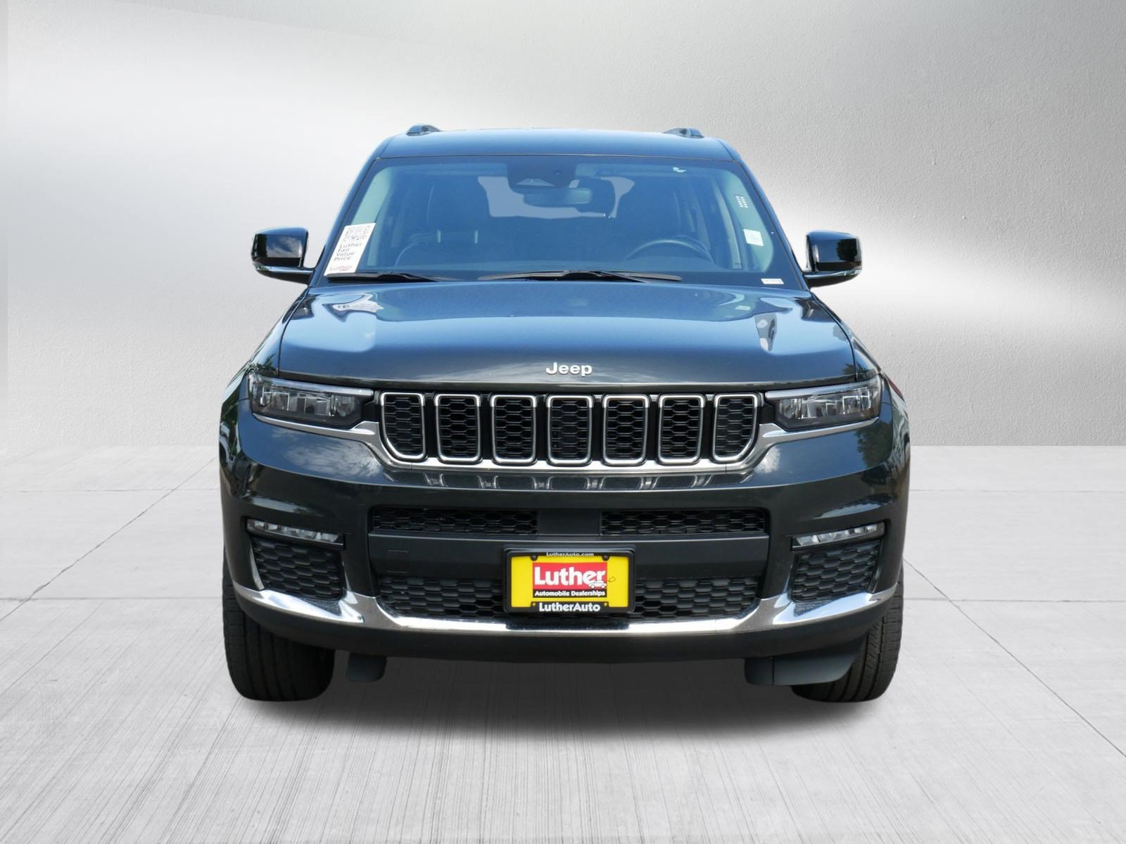 Used 2022 Jeep Grand Cherokee L Limited AWD/4WD image 2