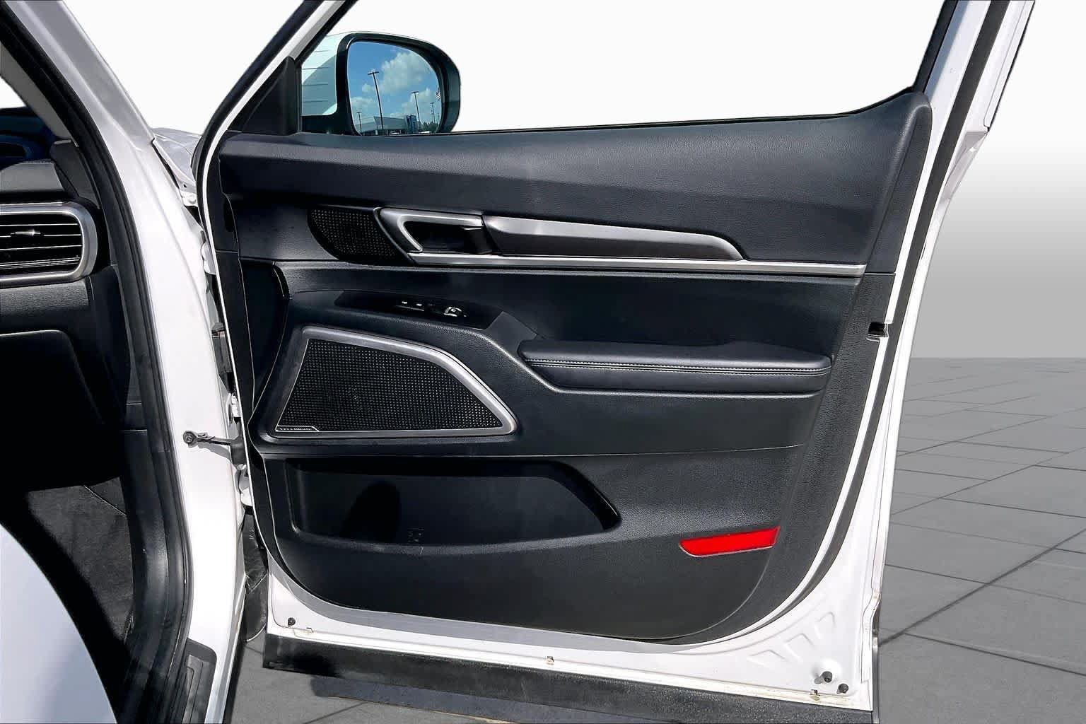 Used 2025 Kia Telluride S FWD image 21