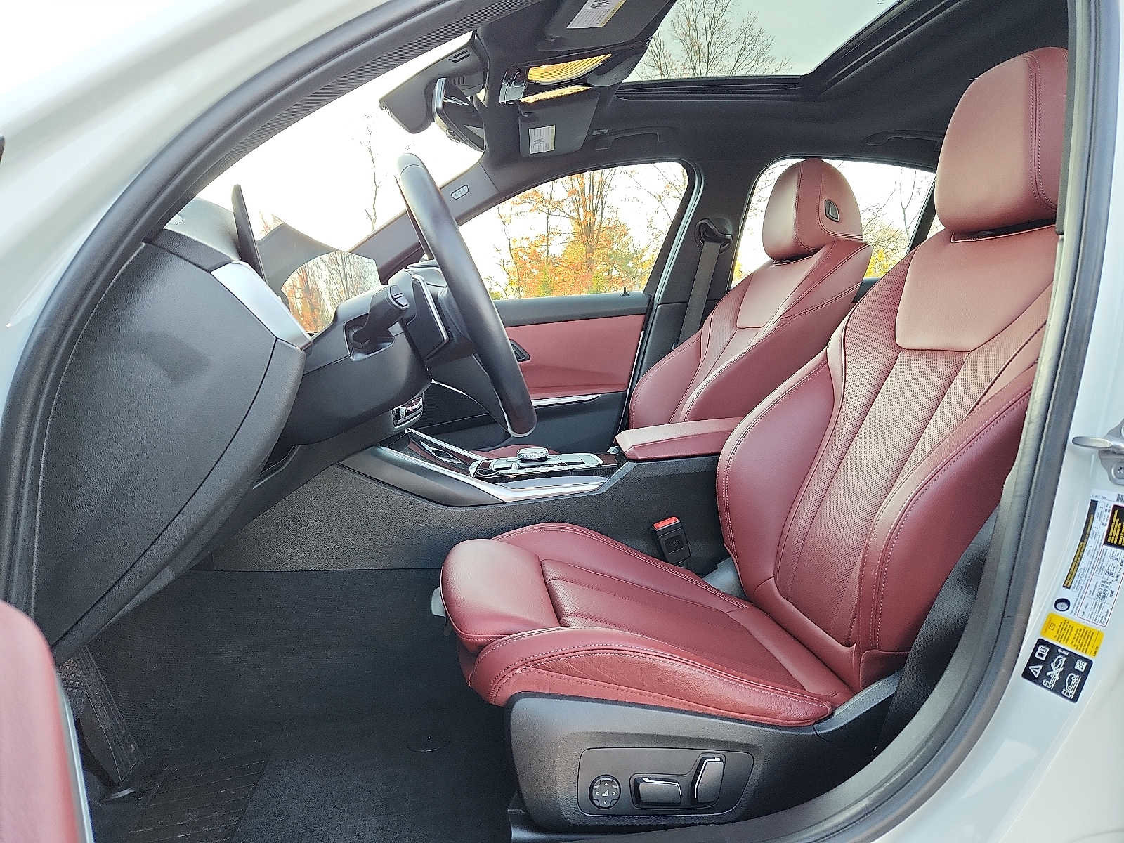 Certified 2024 BMW 330i xDrive Sedan w/ Convenience Package image 13