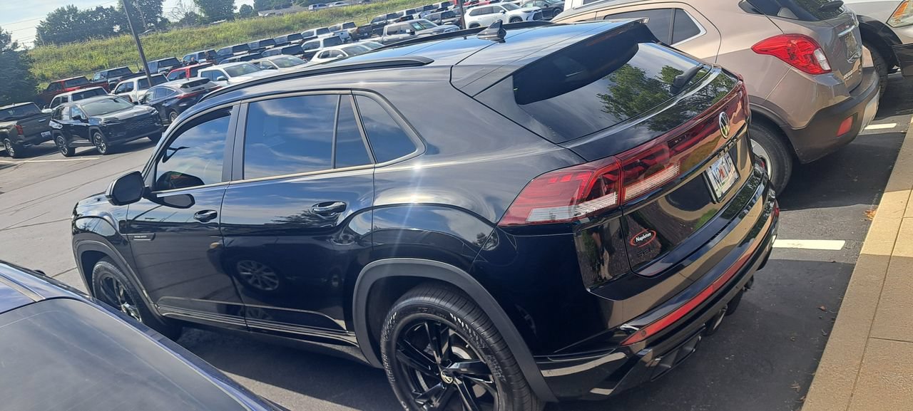 Used 2026 Volkswagen Atlas Cross Sport SEL R-Line AWD/4WD image 3