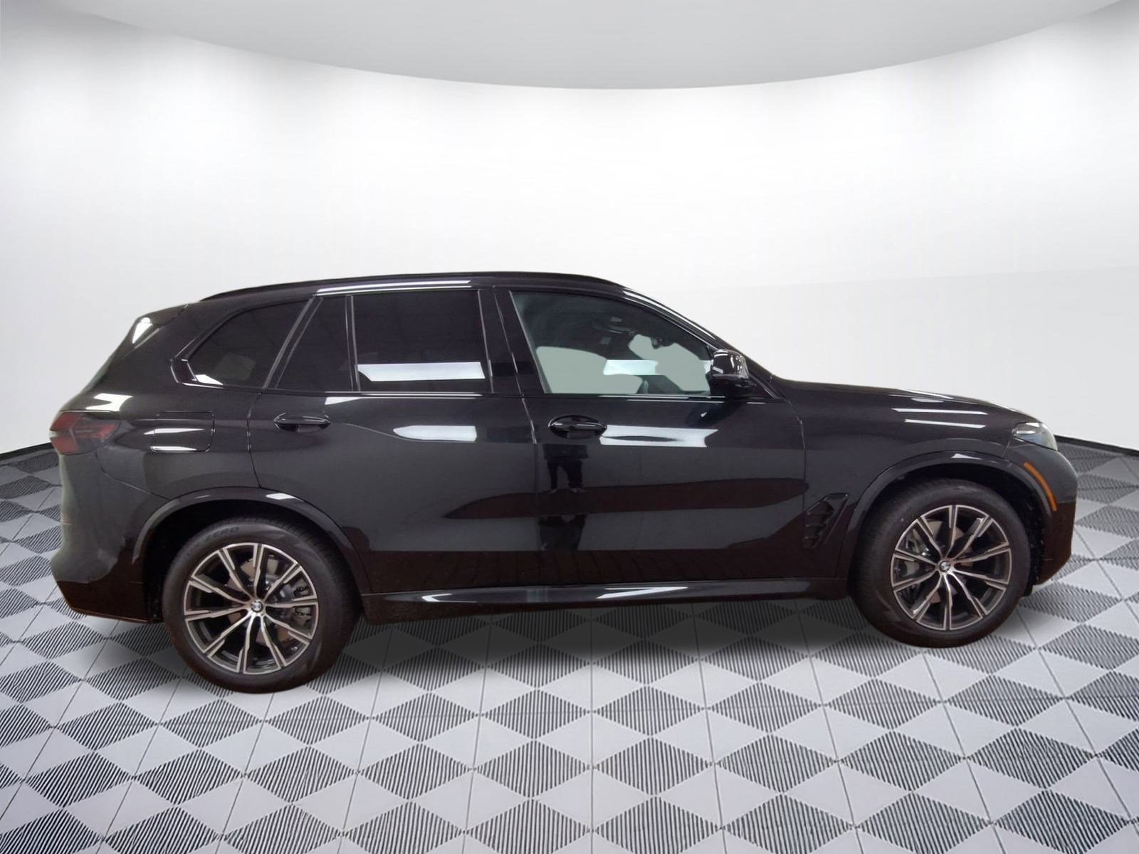 Used 2026 BMW X5 xDrive50e w/ M Sport Package image 8