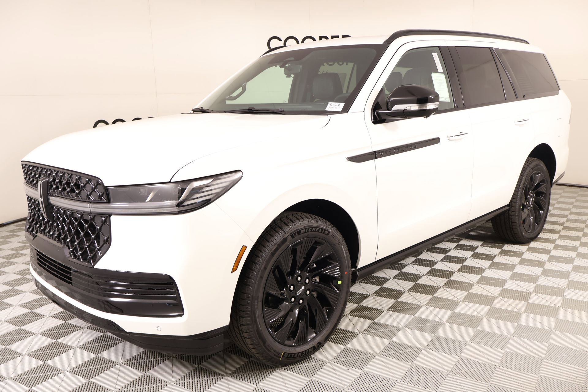 New 2026 Lincoln Navigator Reserve w/ Jet Appearance Package image 10