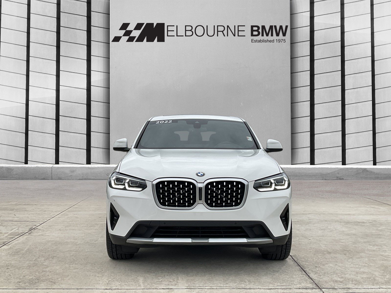 Used 2022 BMW X4 xDrive30i AWD/4WD image 2