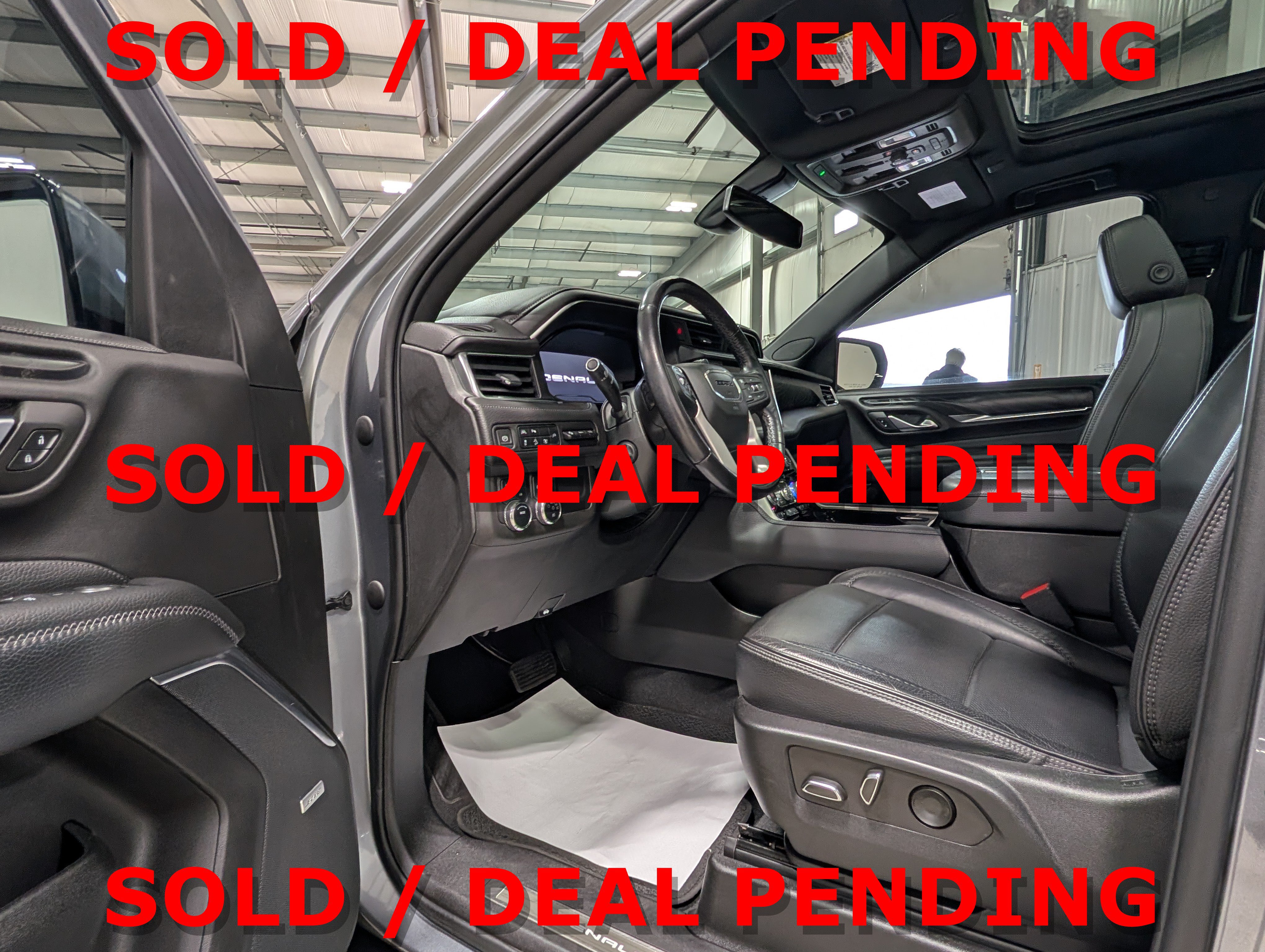 Used 2022 GMC Yukon Denali AWD/4WD image 8