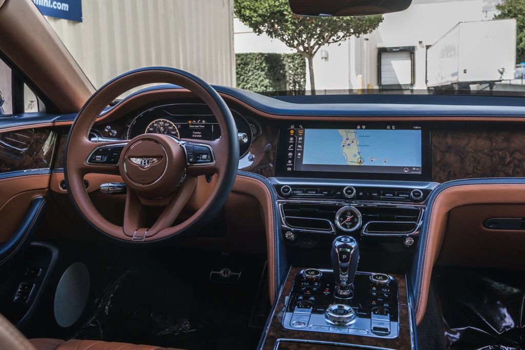 Used 2022 Bentley Flying Spur V8 image 16