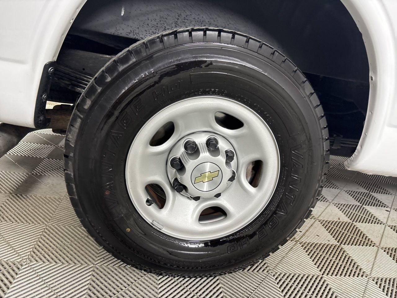 Used 2023 Chevrolet Express 3500 LS image 27
