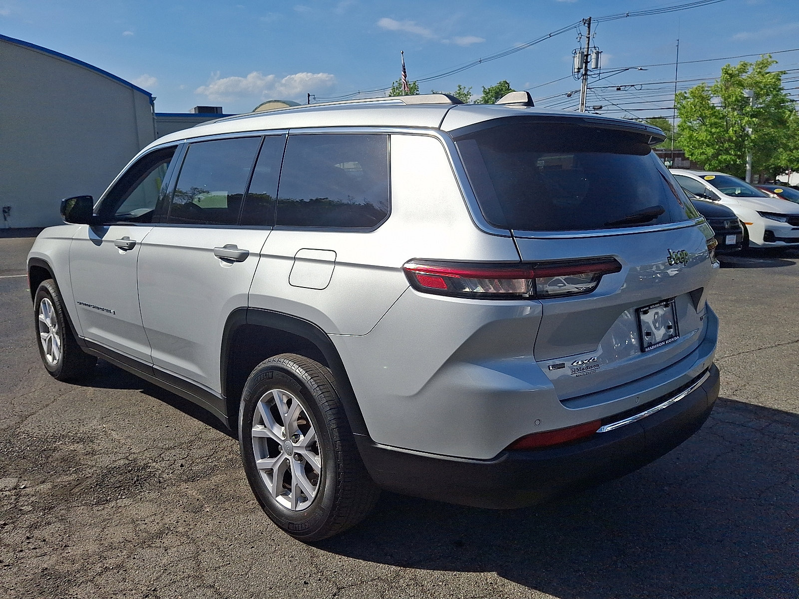 Used 2022 Jeep Grand Cherokee L Limited AWD/4WD image 9