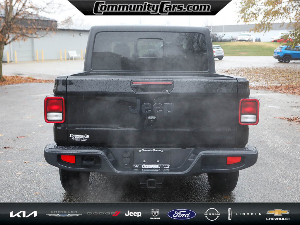 Used 2021 Jeep Gladiator Sport image 6